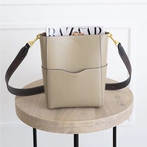 AALLYN Jordan Bucket Bag in Pebble